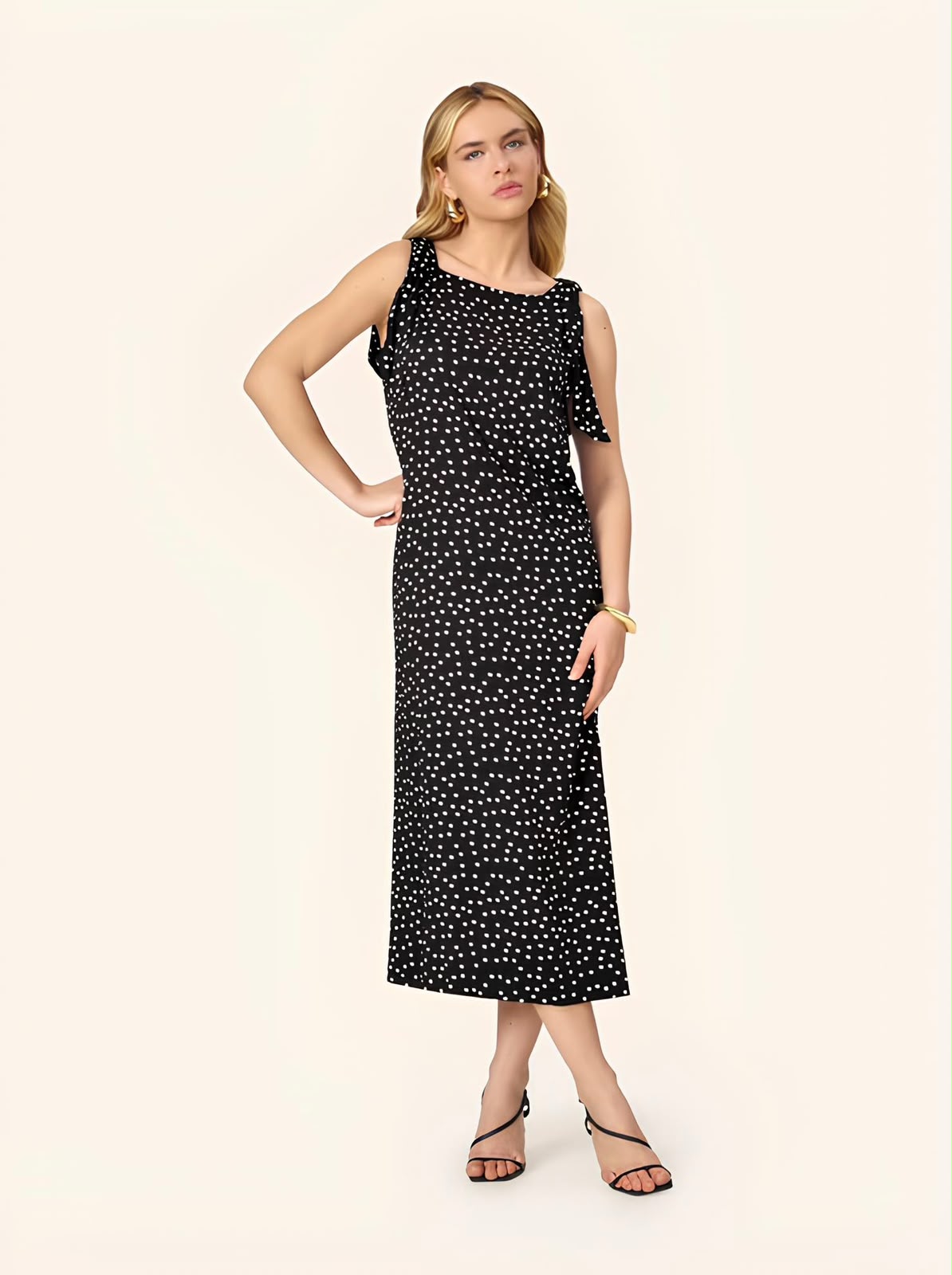 vestido preto poá