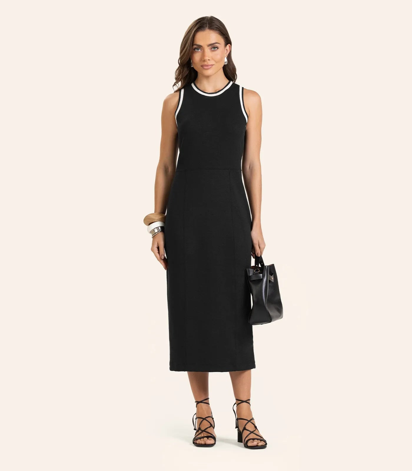 vestido preto tubinho